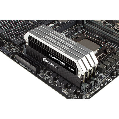 Corsair Dominator Platinum 32 Go (4x 8 Go) DDR4 3600 MHz CL16 pas cher